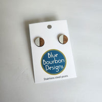 Round white and wood studs